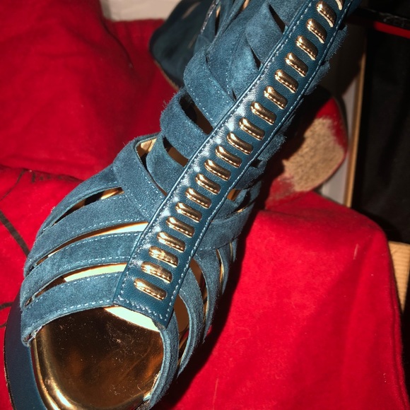 Louboutin Karina V Vel Watersnake Neptune size 37 - Picture 4 of 6